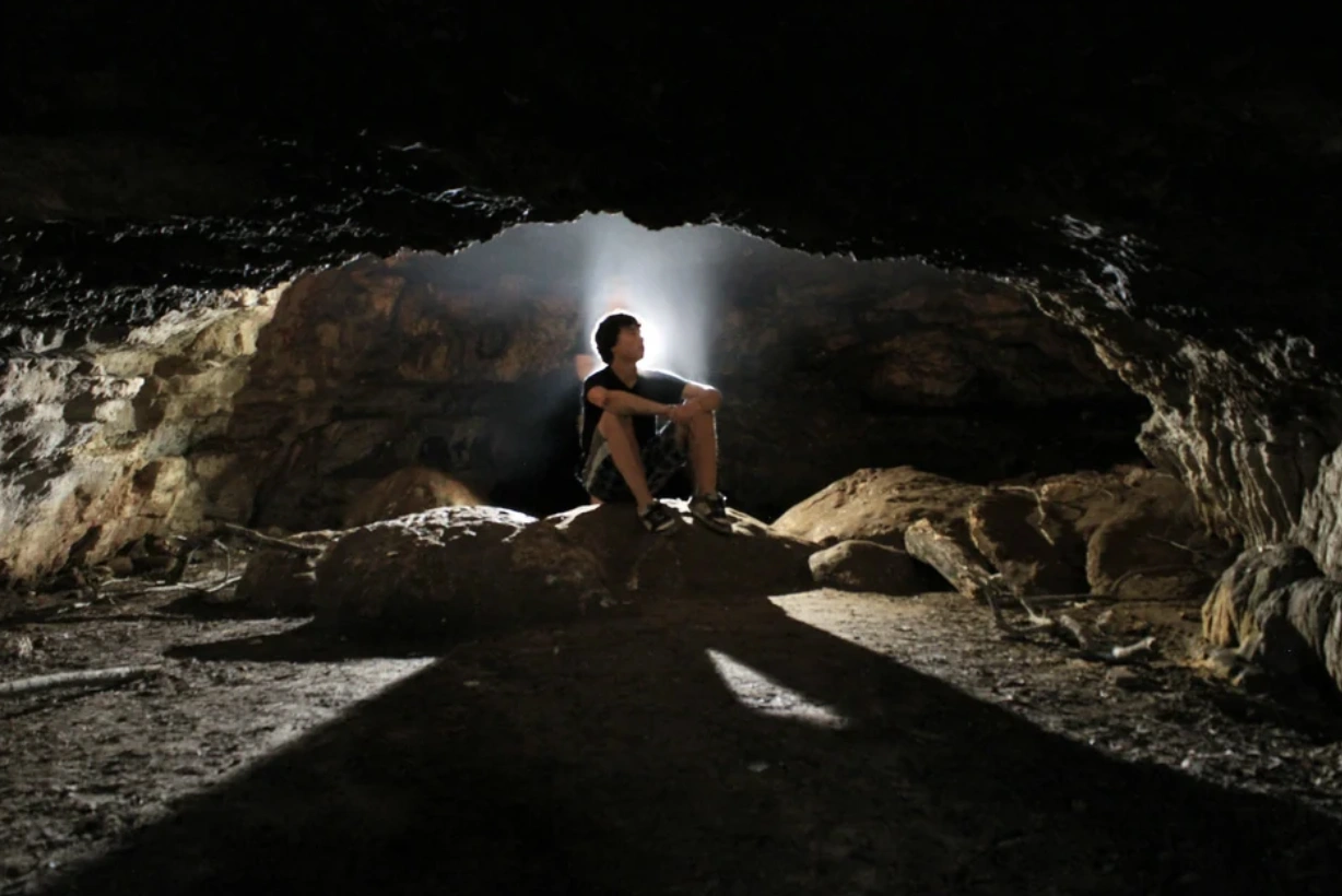 Exploring the Depths: 22 Breathtaking Cave Photos for Experienced Spelunkers
