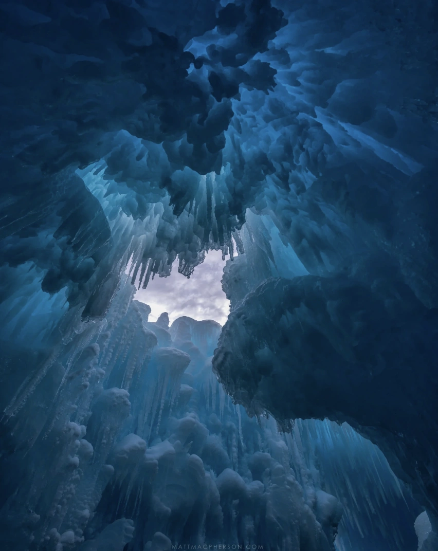 Exploring the Depths: 22 Breathtaking Cave Photos for Experienced Spelunkers