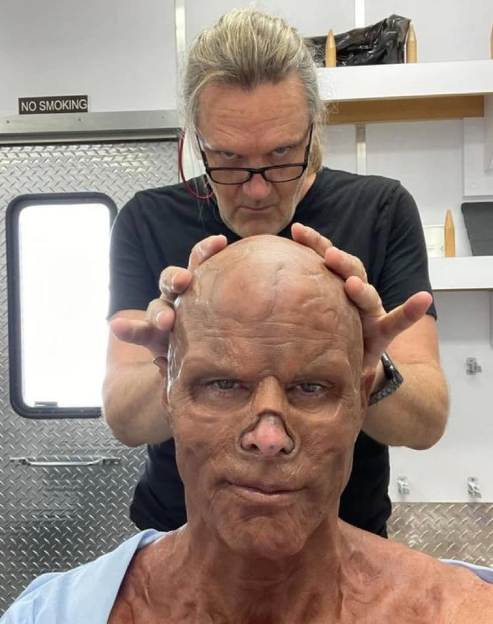 22 Behind-the-Scenes Photos Exposing the Illusion