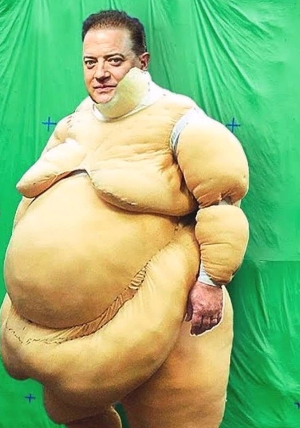22 Behind-the-Scenes Photos Exposing the Illusion