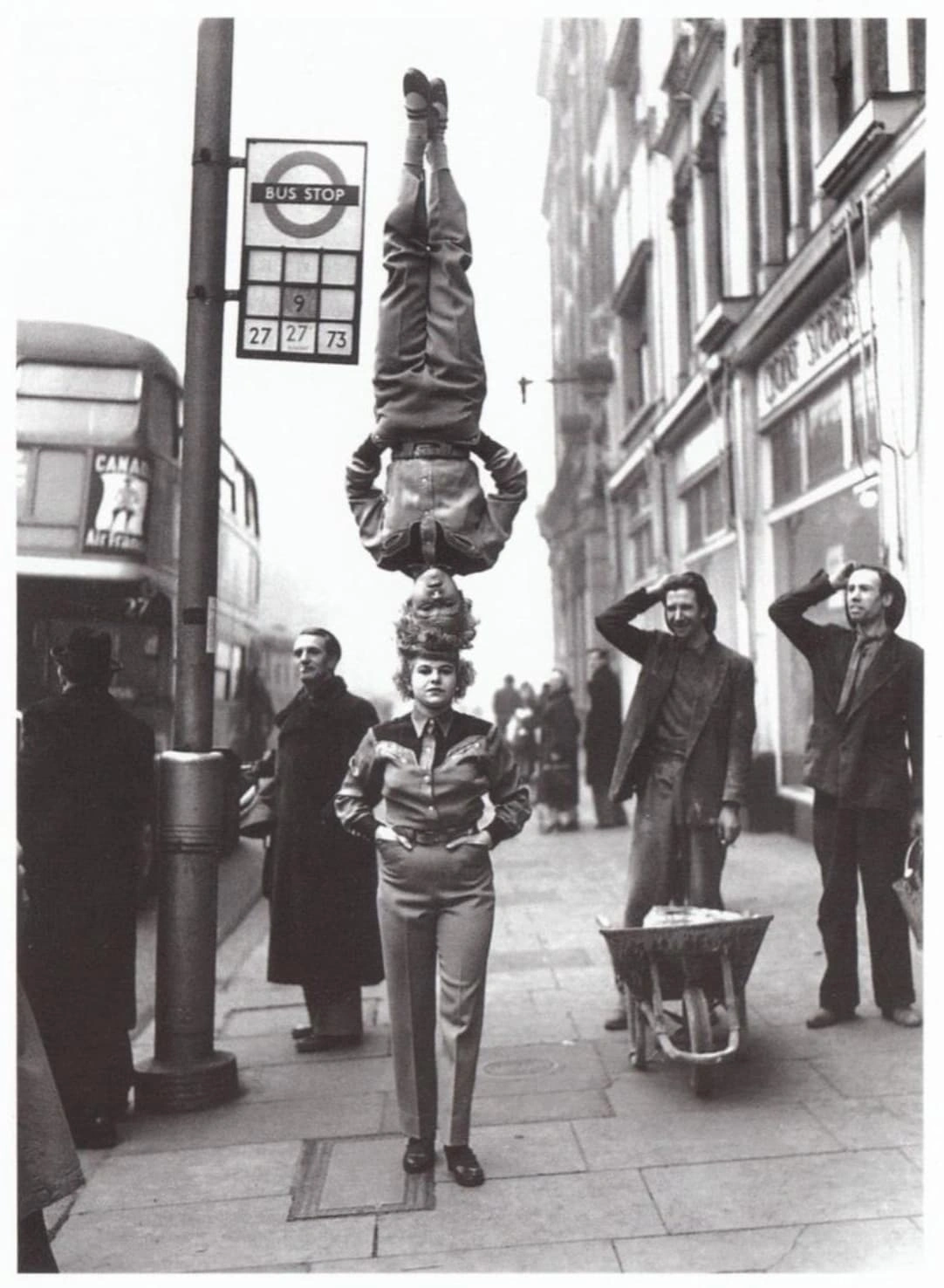 20 Vintage Photos Showcasing High-Flying Old-School Acrobats