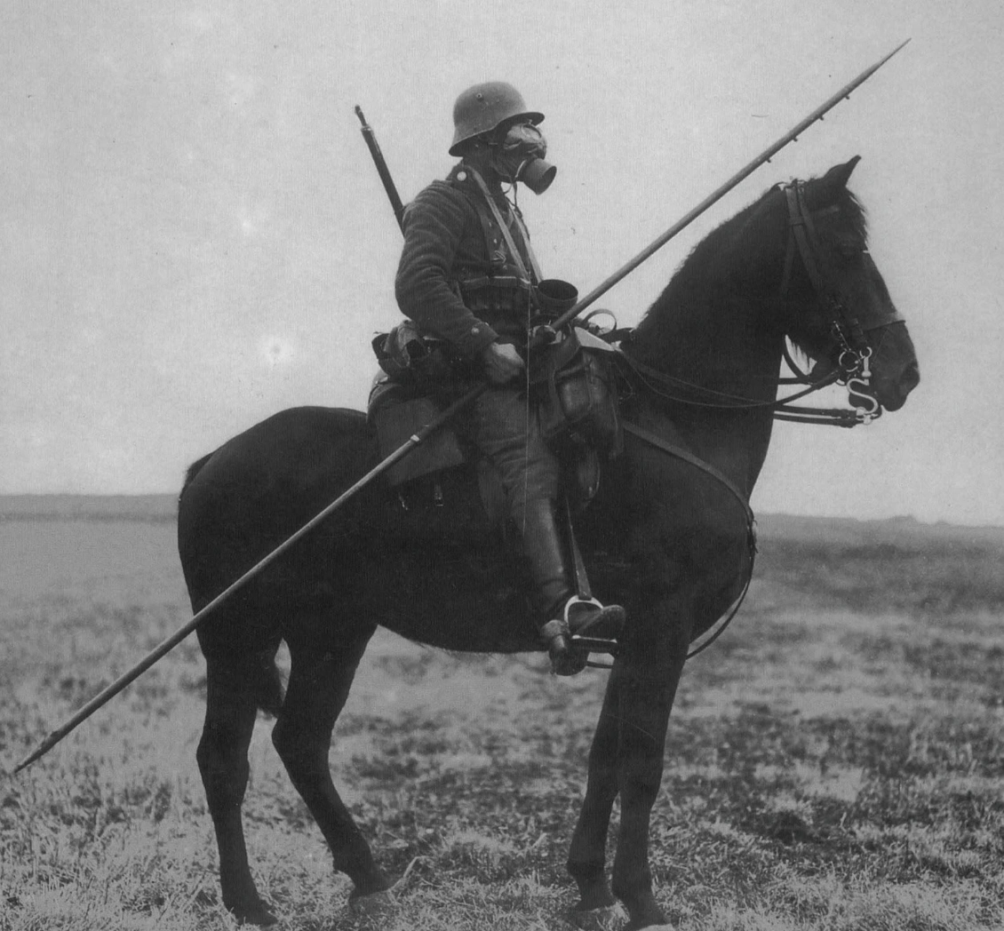 20 Vintage Photographs of People Wearing Gas Masks