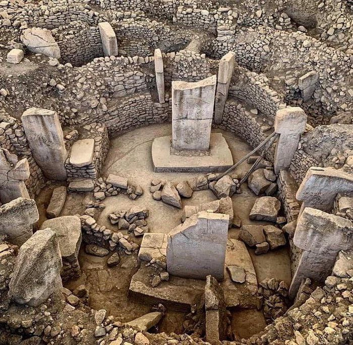 33 Mind-Bending Images to Shift Your Perception of Reality
