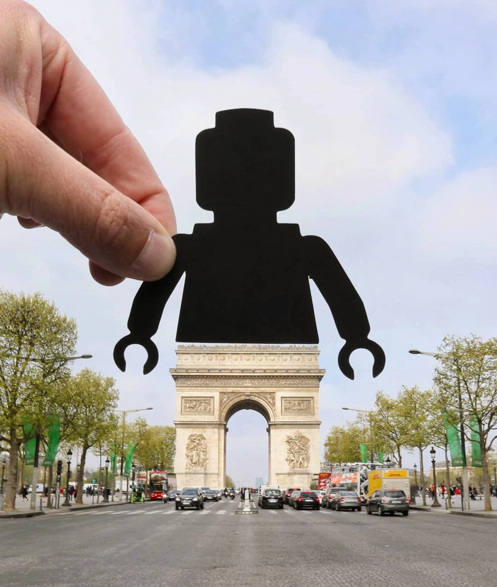 25 Unique Forced Perspective Shots of Famous Landmarks