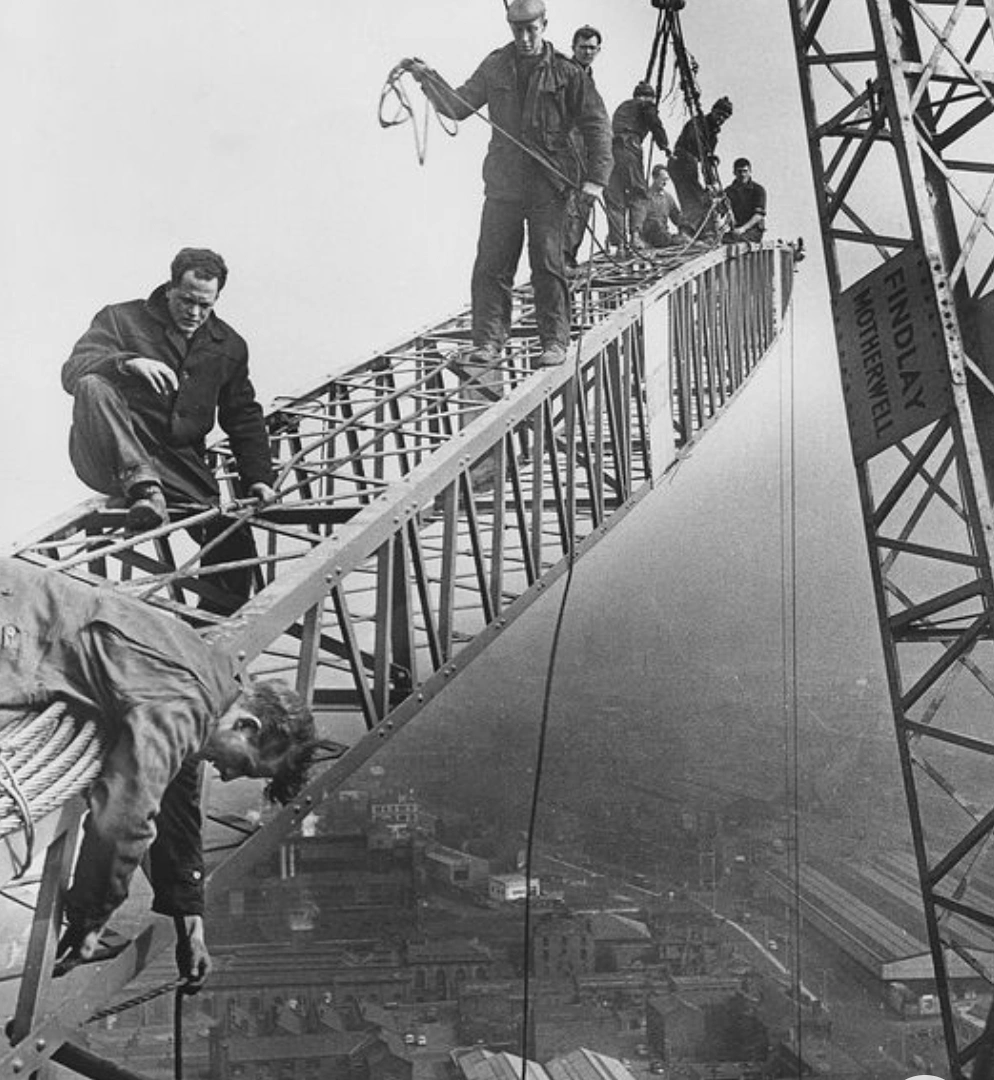 21 Vintage Construction Photos That Show How Tough People Used to Be