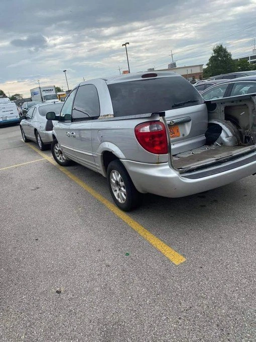 41 Insane Car Modifications Spotted During the Commute