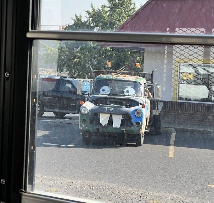 41 Insane Car Modifications Spotted During the Commute