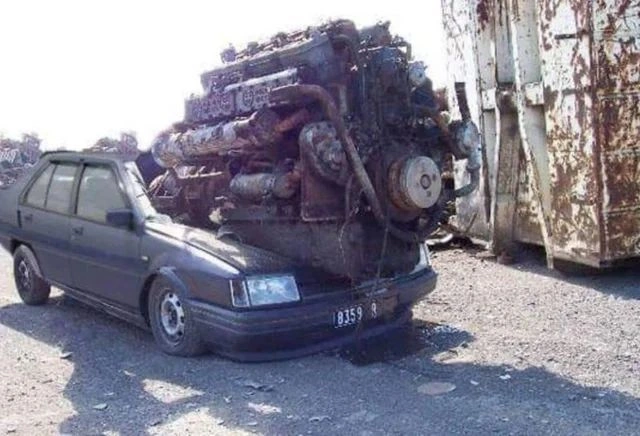 41 Insane Car Modifications Spotted During the Commute