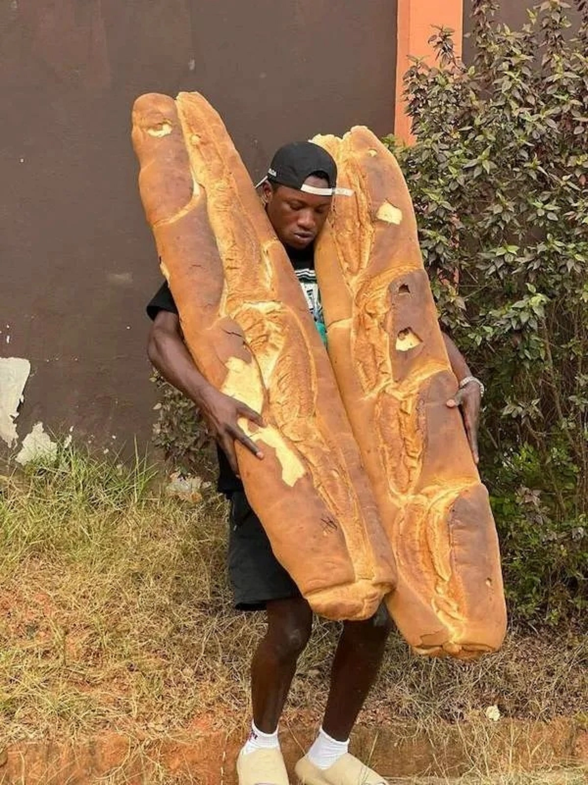 30 Oversized Objects That Defy Logic