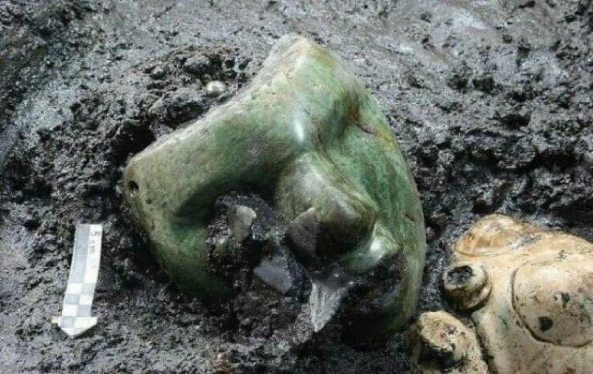Timeless Treasures: 44 Remarkable Relics of History