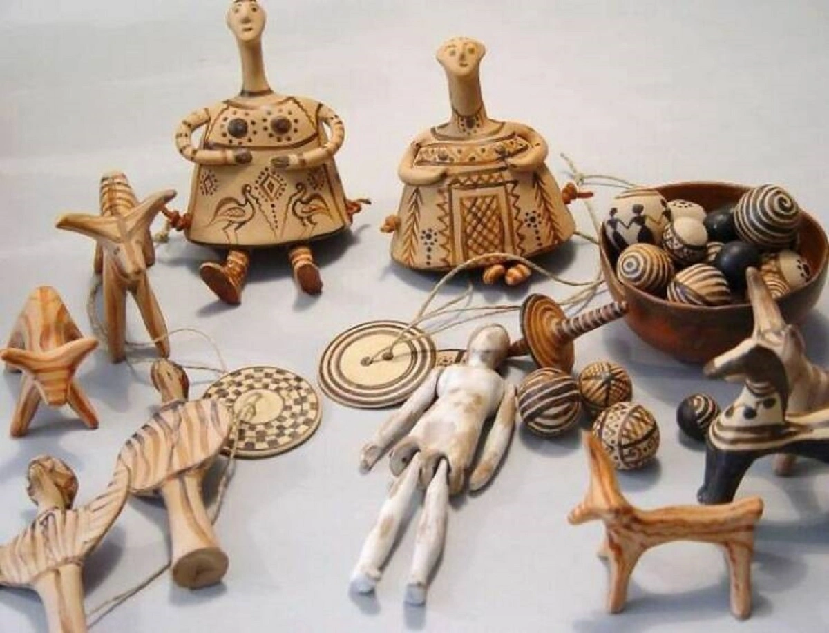 Timeless Treasures: 44 Remarkable Relics of History