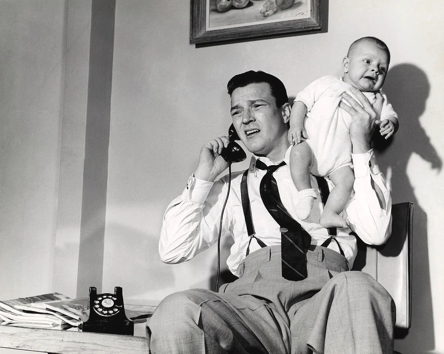 23 Photos Showcasing Fathers Throughout the Years: A Timeless Display of Unchanging Dadhood
