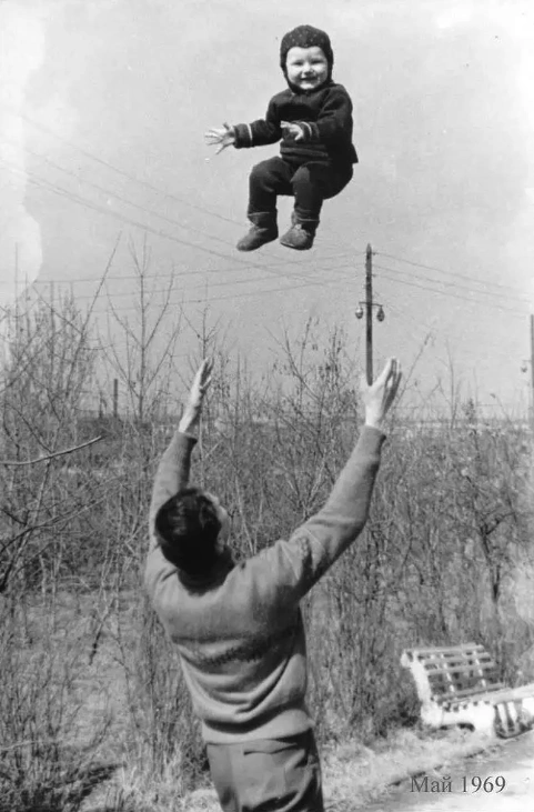 23 Photos Showcasing Fathers Throughout the Years: A Timeless Display of Unchanging Dadhood