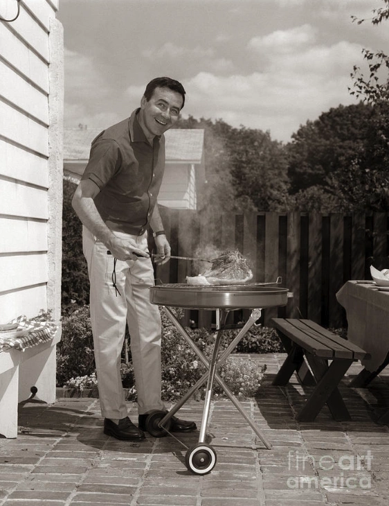 23 Photos Showcasing Fathers Throughout the Years: A Timeless Display of Unchanging Dadhood