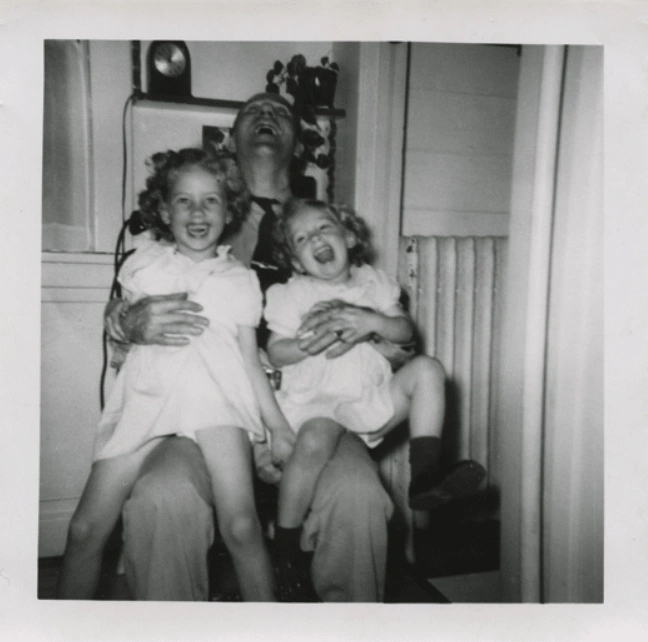 23 Photos Showcasing Fathers Throughout the Years: A Timeless Display of Unchanging Dadhood