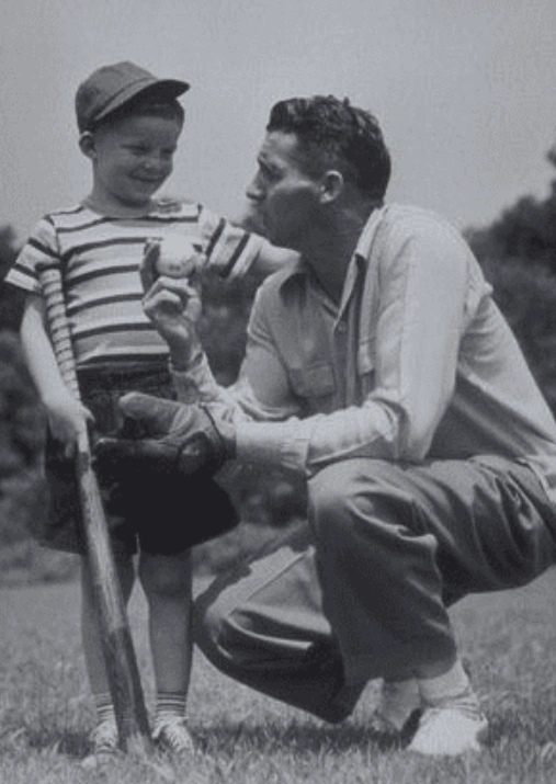 23 Photos Showcasing Fathers Throughout the Years: A Timeless Display of Unchanging Dadhood
