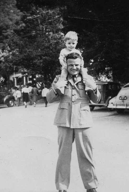 23 Photos Showcasing Fathers Throughout the Years: A Timeless Display of Unchanging Dadhood