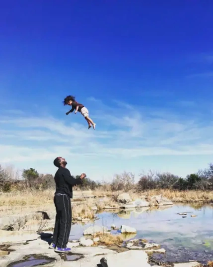 23 Photos Showcasing Fathers Throughout the Years: A Timeless Display of Unchanging Dadhood