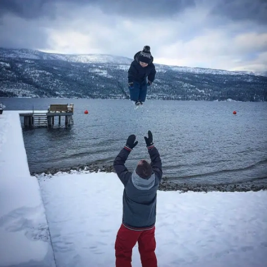 23 Photos Showcasing Fathers Throughout the Years: A Timeless Display of Unchanging Dadhood