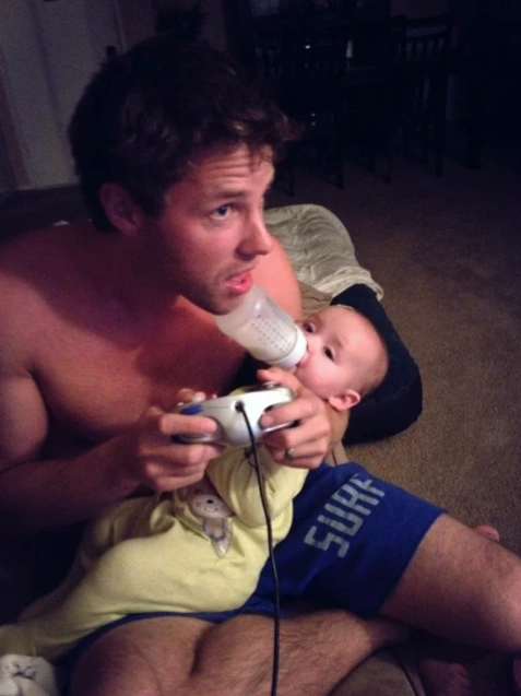 23 Photos Showcasing Fathers Throughout the Years: A Timeless Display of Unchanging Dadhood