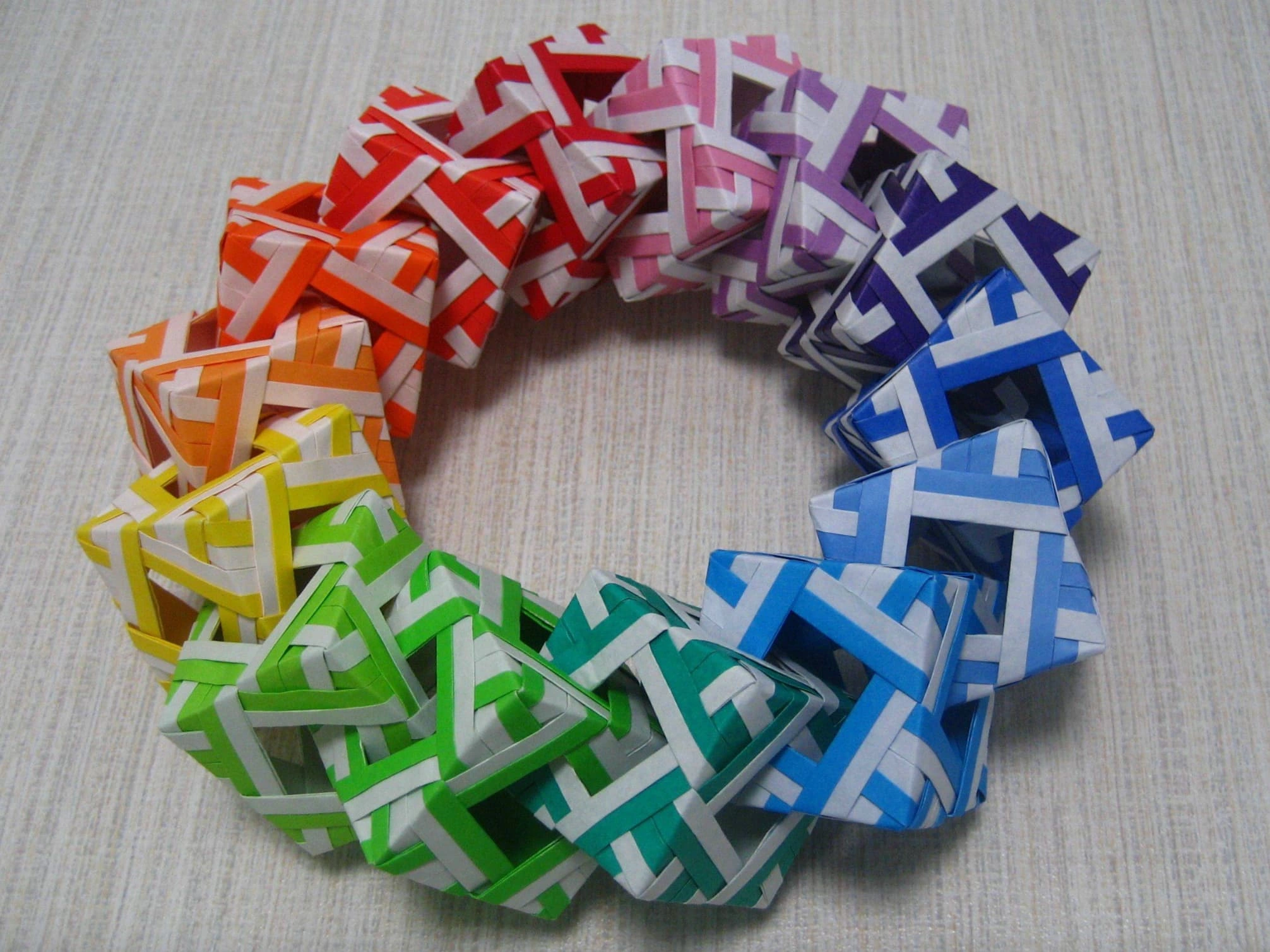 25 Mind-Bending Origami Creations That Will Twist Your Thoughts Into 1,000 Different Directions