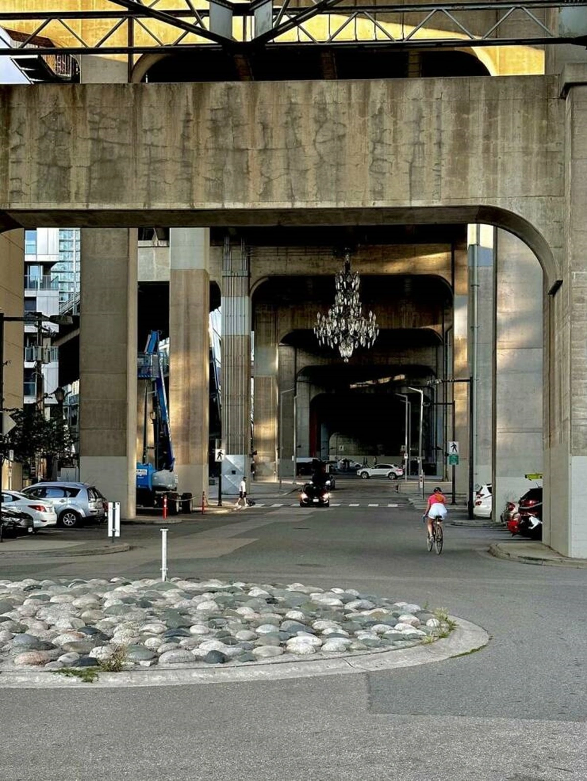 40 Bizarre Sights and Intriguing Discoveries That People Display