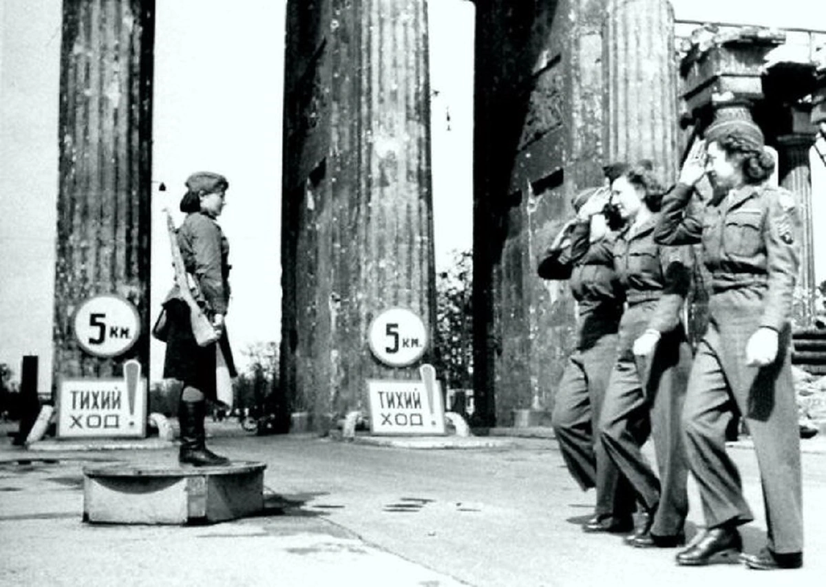 30 Captivating Historical Images that Transport You Through Time