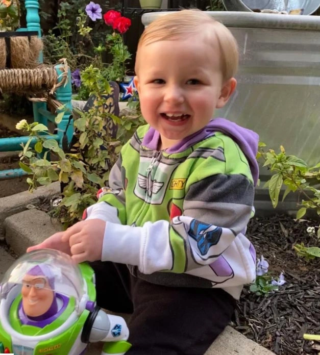 Kind-hearted airline staff goes above and beyond to reunite young boy with his lost Buzz Lightyear toy in a memorable way