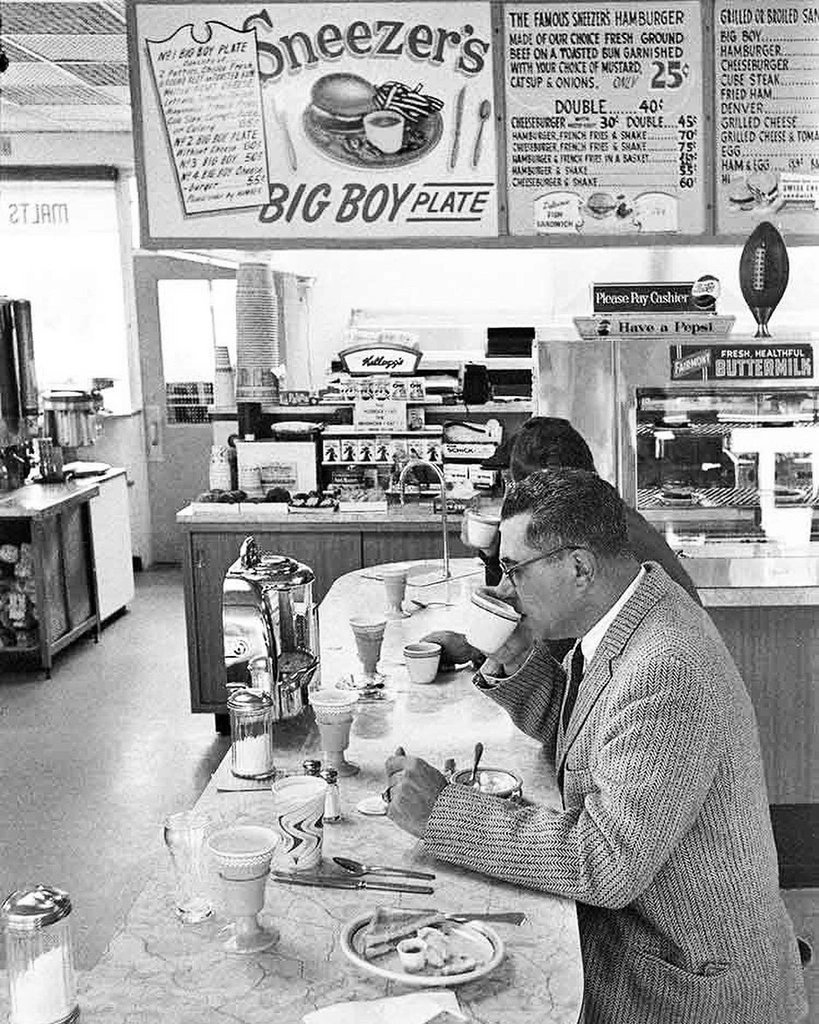 17 Vintage Photos Capturing a Bygone Era