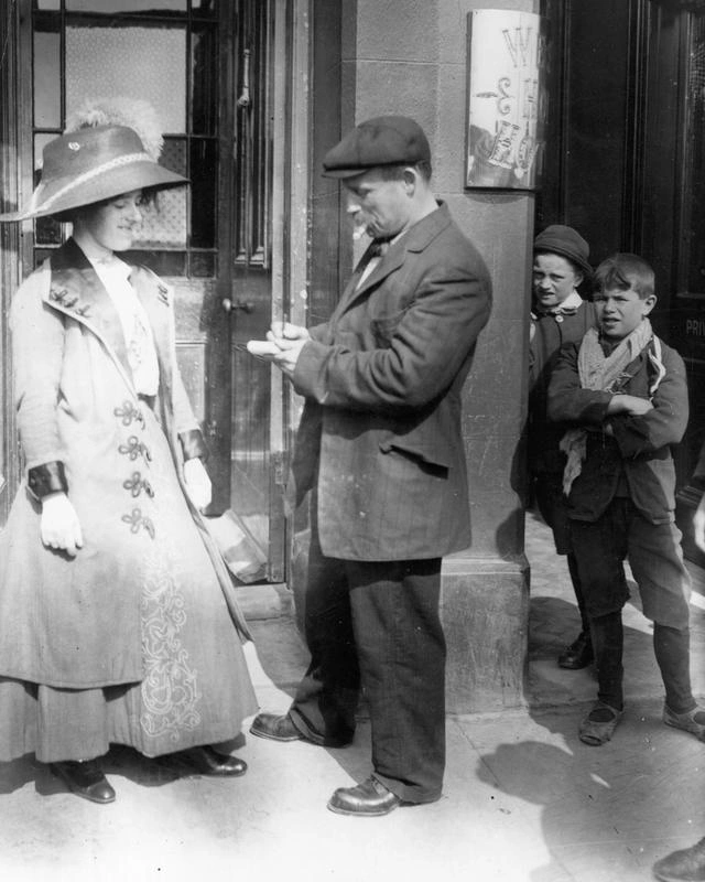 22 Captivating and Chilling Images of the Titanic's Aftermath