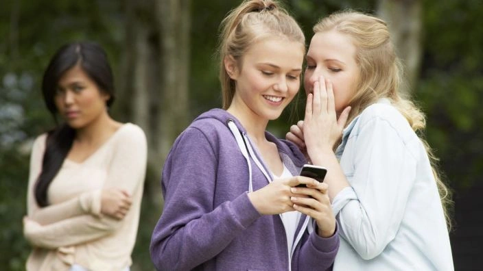 20 High School Reunion Attendees Dish on the Juicy Details