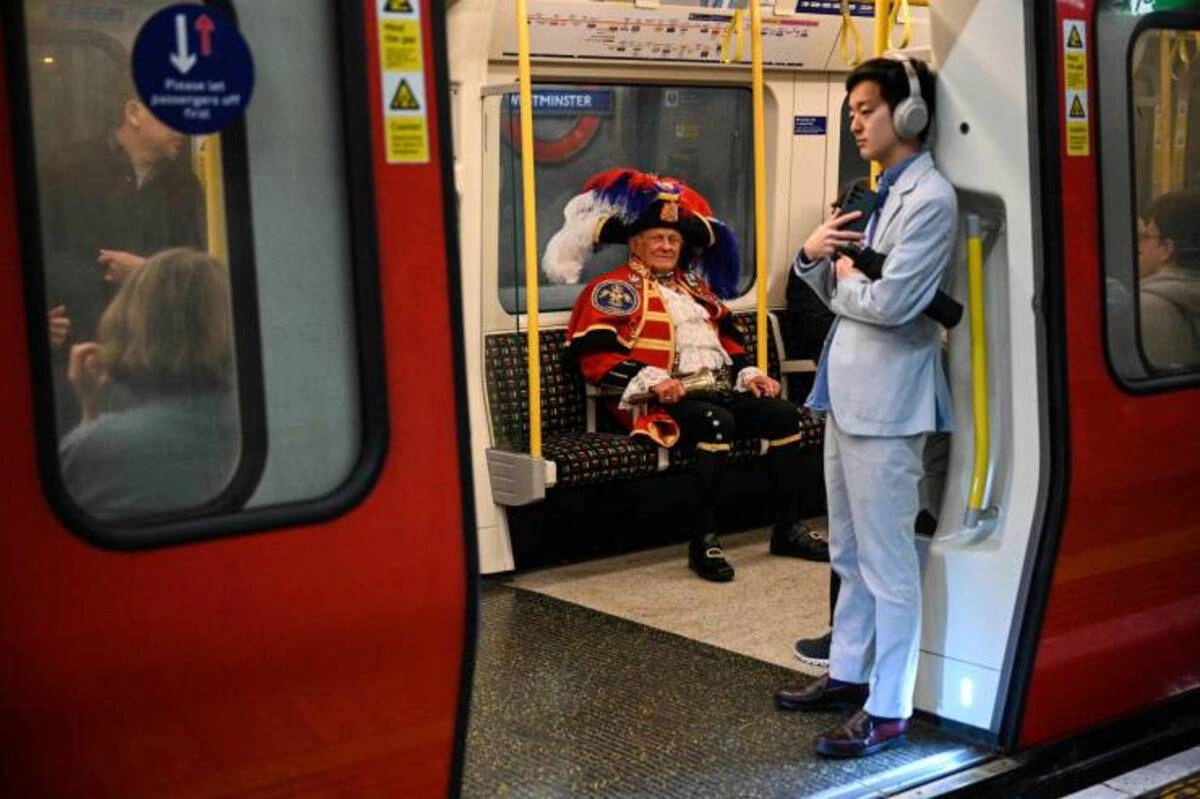 Start Your Week with a Smile: 40 Fun and Random Photos to Kickstart Your Monday Morning