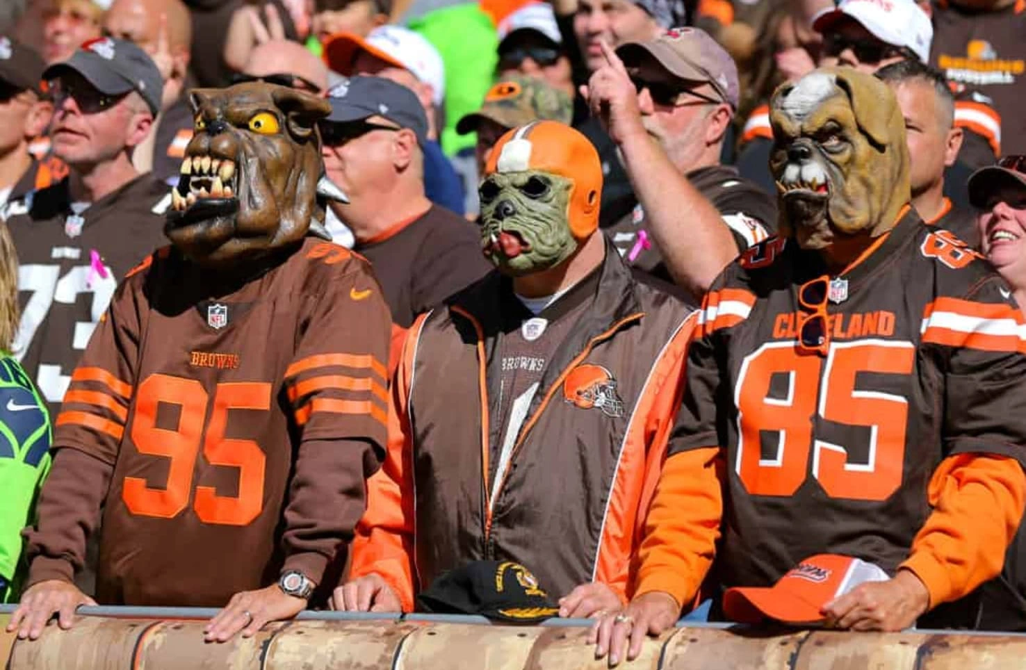 21 Rowdy Football Fanatics to Start a Fan Support Group
