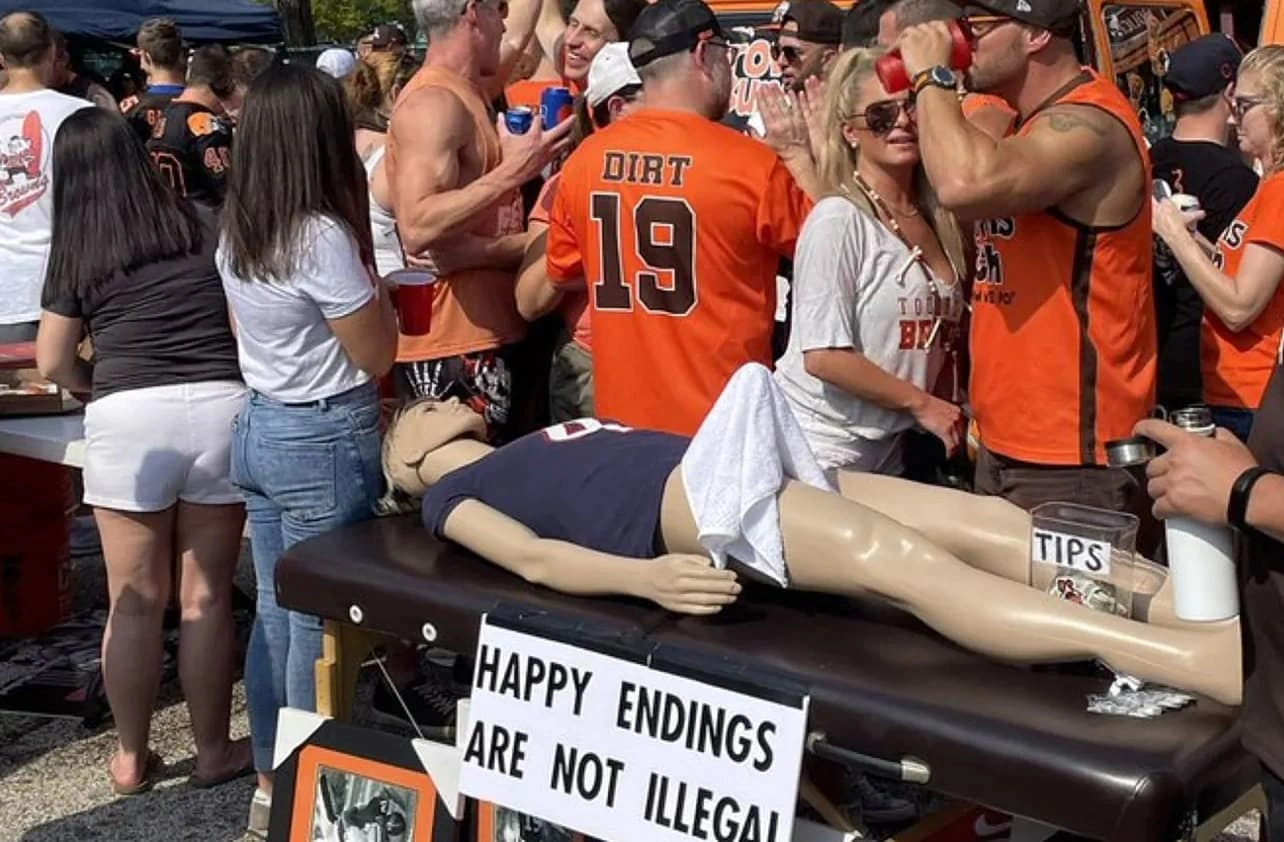 21 Rowdy Football Fanatics to Start a Fan Support Group