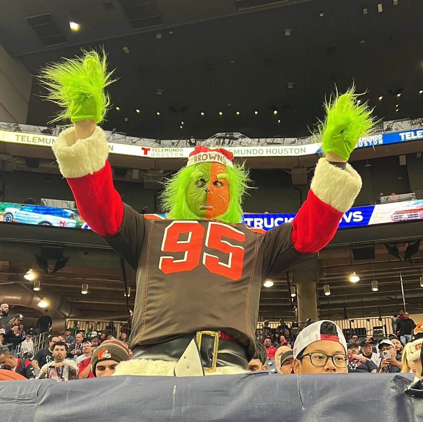 21 Rowdy Football Fanatics to Start a Fan Support Group