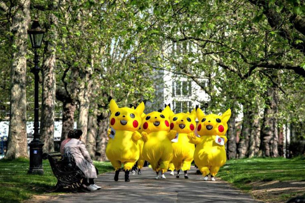Start Your Week with a Dose of Randomness: 42 Fresh Pics and Memes to Brighten Your Monday