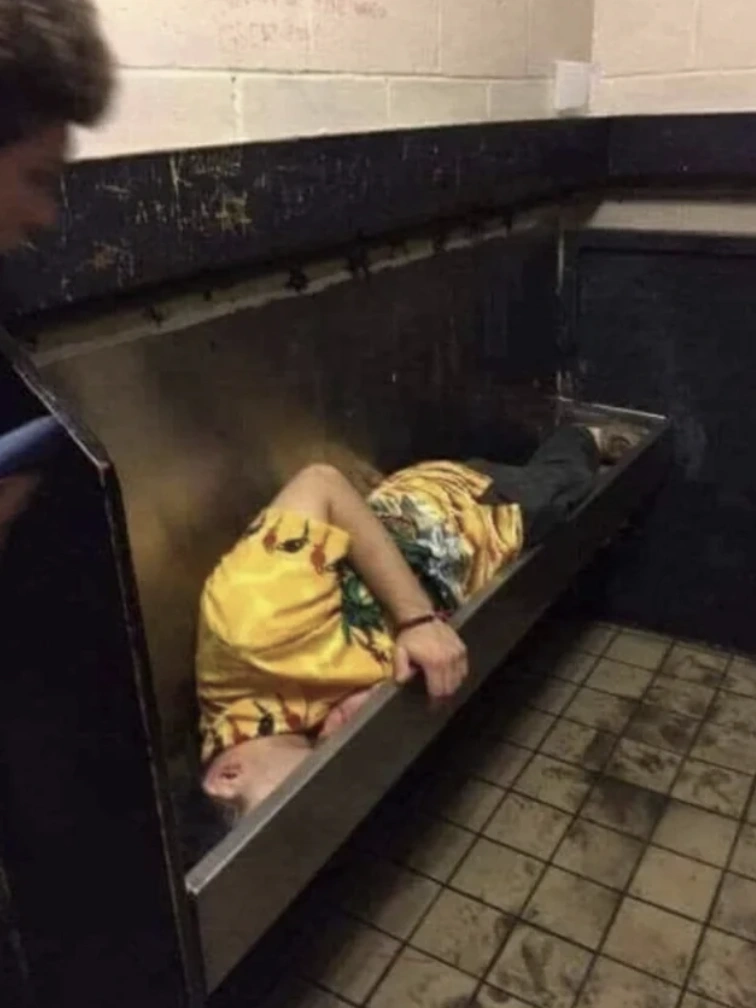 Sunday Morning Frenzy: 27 Entertaining and Unpredictable Randoms