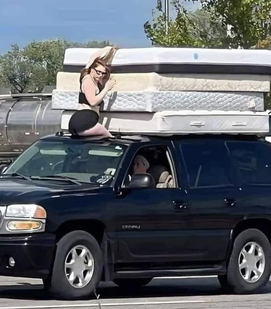 Sunday Morning Frenzy: 27 Entertaining and Unpredictable Randoms
