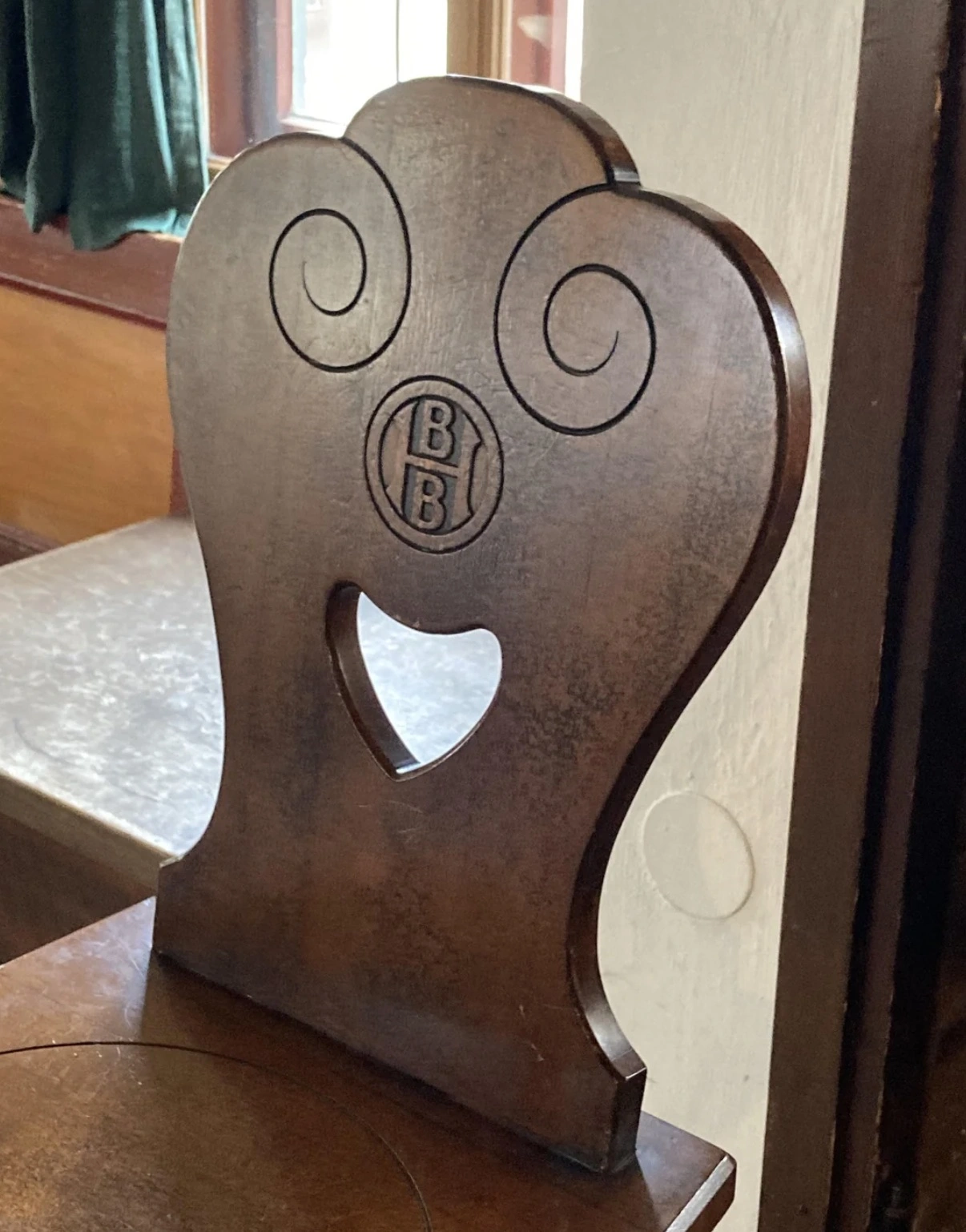 Encountering Pareidolia: 44 Inanimate Objects Revealing Faces