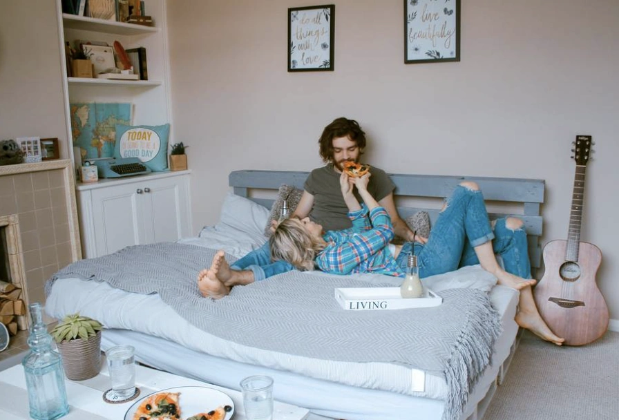 20 Individuals Recall the Most Significant Romantic Clue They've Overlooked