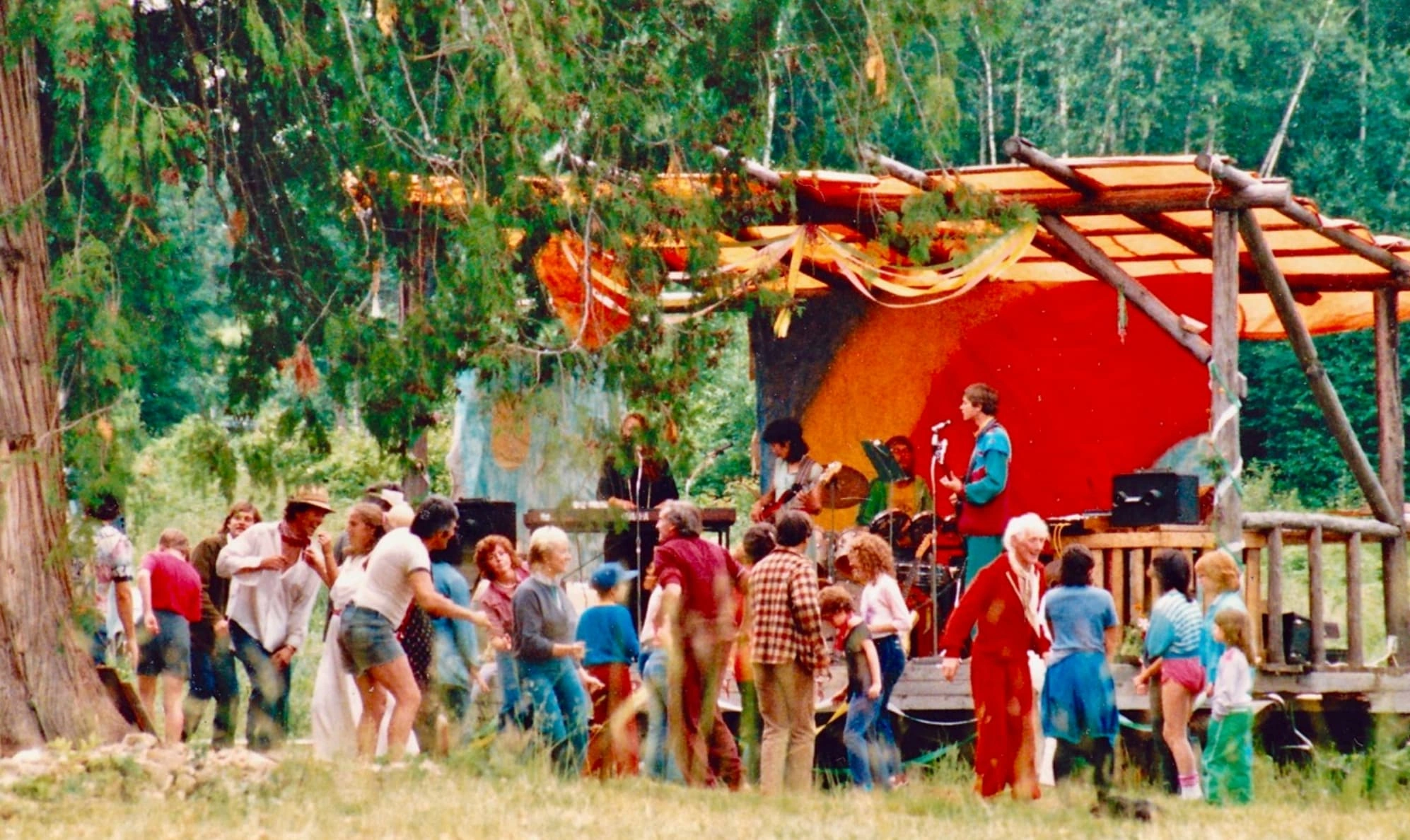 21 Captivating Images from the 1970s Back-to-the-Land Movement