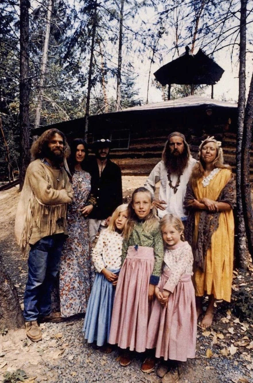 21 Captivating Images from the 1970s Back-to-the-Land Movement