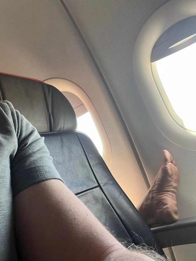 28 Individuals Enduring a Terrible Day