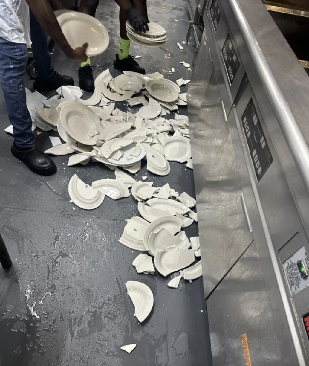 20 Restaurant Employees Reveal Their Worst Kitchen Mishaps