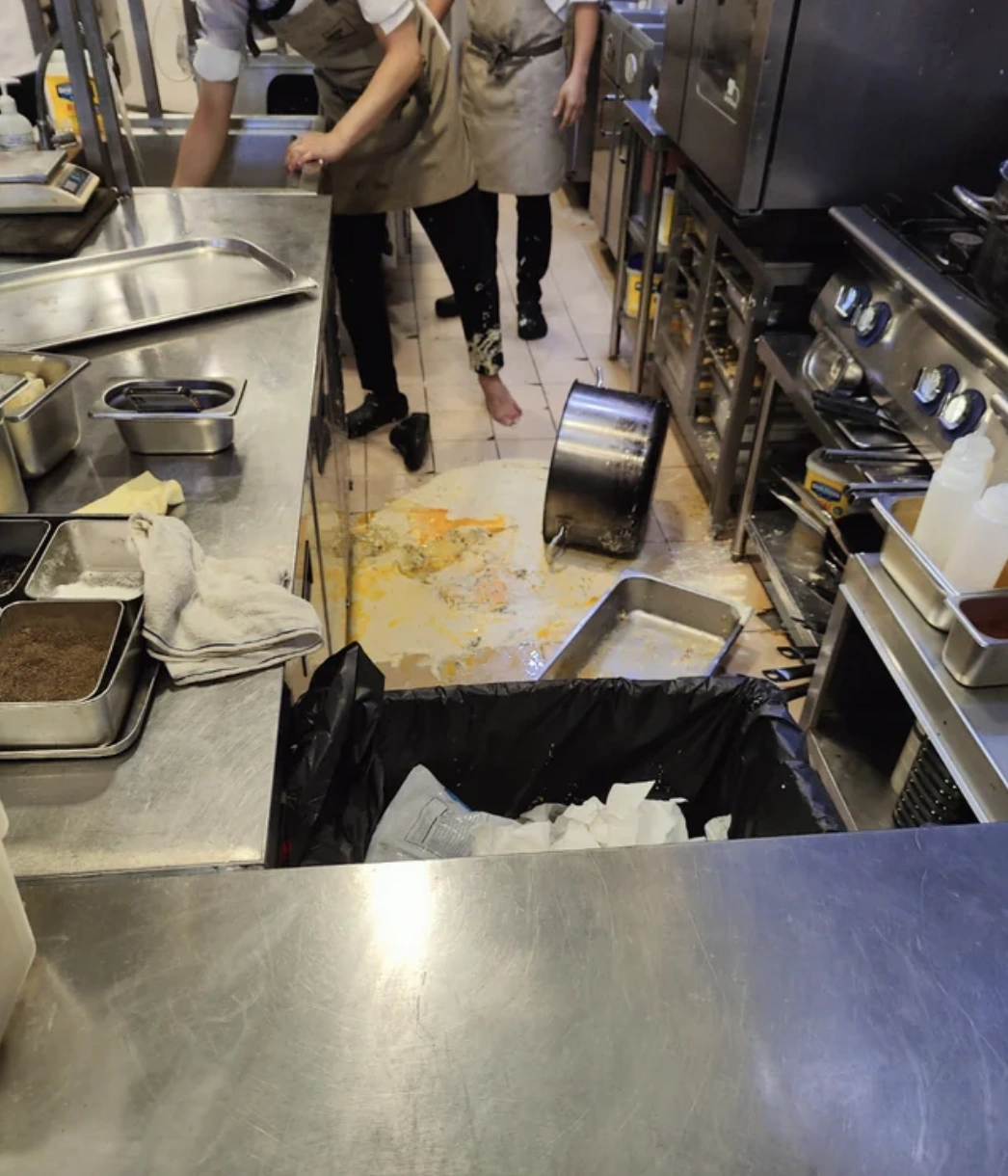 20 Restaurant Employees Reveal Their Worst Kitchen Mishaps