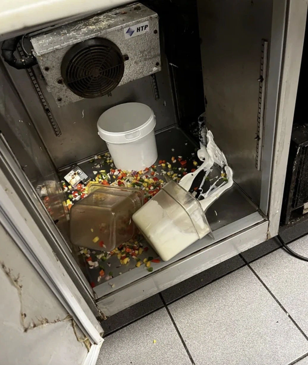 20 Restaurant Employees Reveal Their Worst Kitchen Mishaps