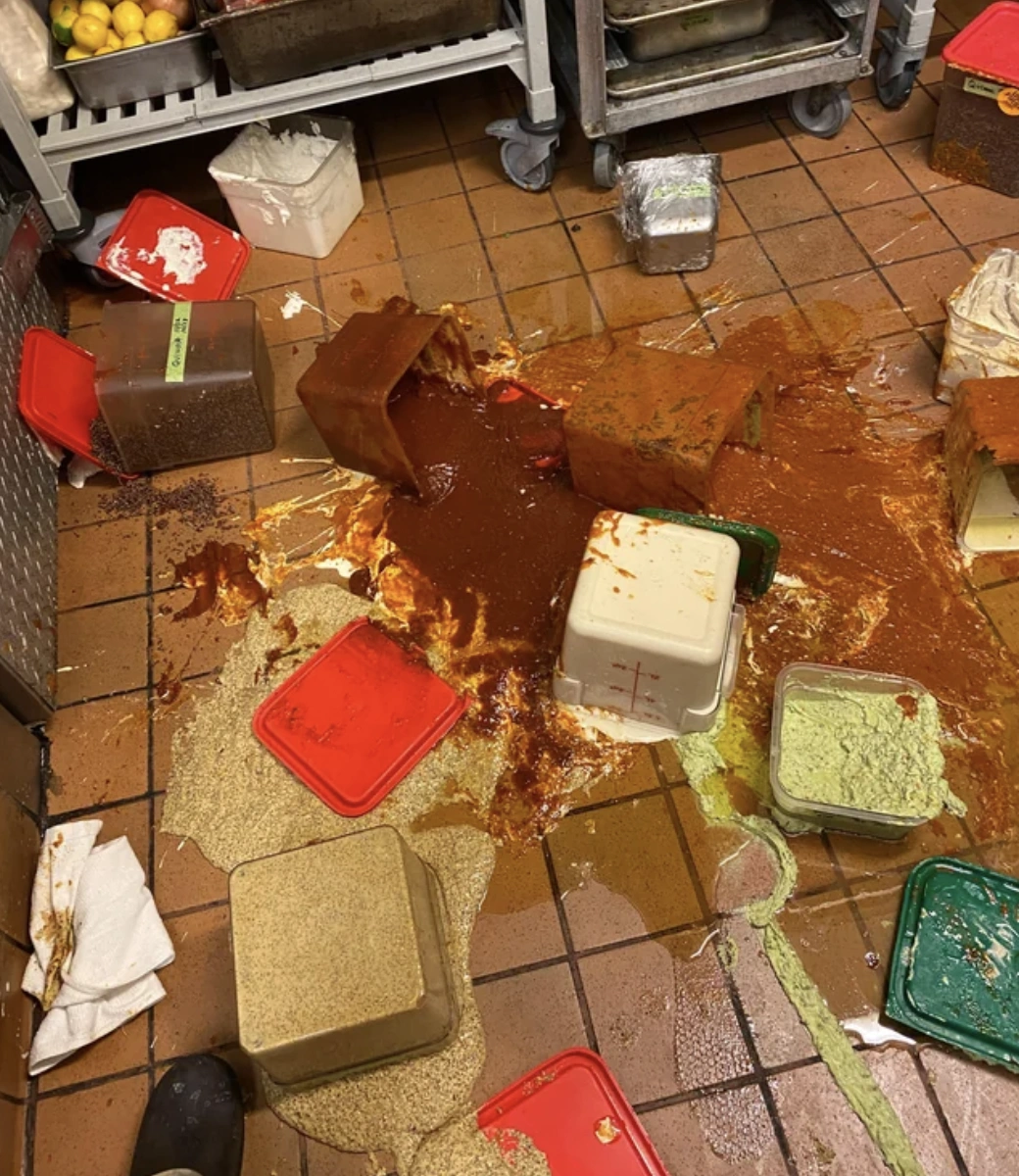 20 Restaurant Employees Reveal Their Worst Kitchen Mishaps