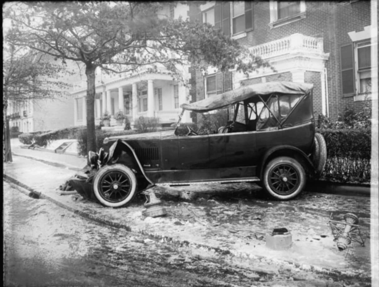 23 Vintage Photographs of Individuals Struggling to Succeed in Life