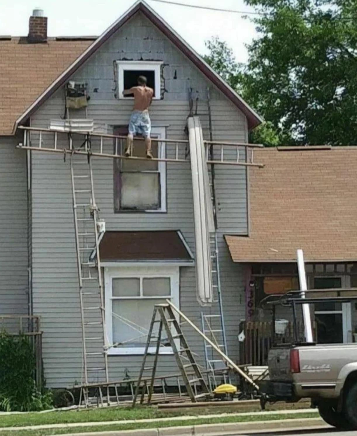 24 Rickety Ladders That Spell Disaster