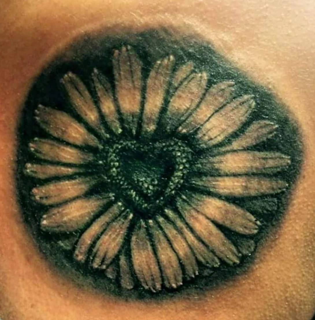28 Tattoos That Unintentionally Resemble Anatomical Features